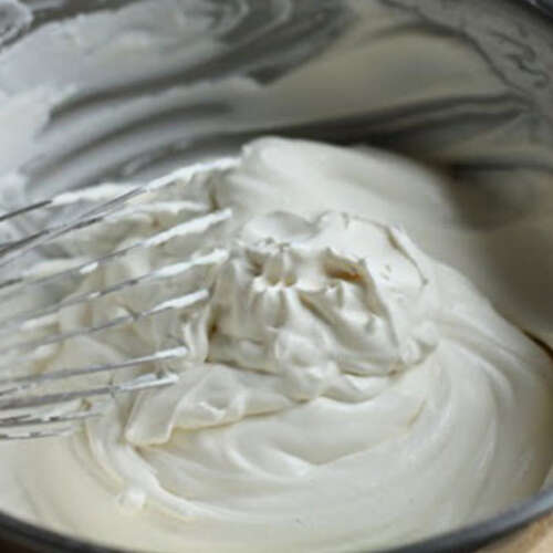 como fazer chantilly com creme de leite de caixinha