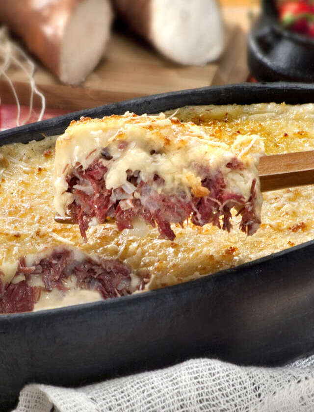 Como fazer escondidinho de carne seca